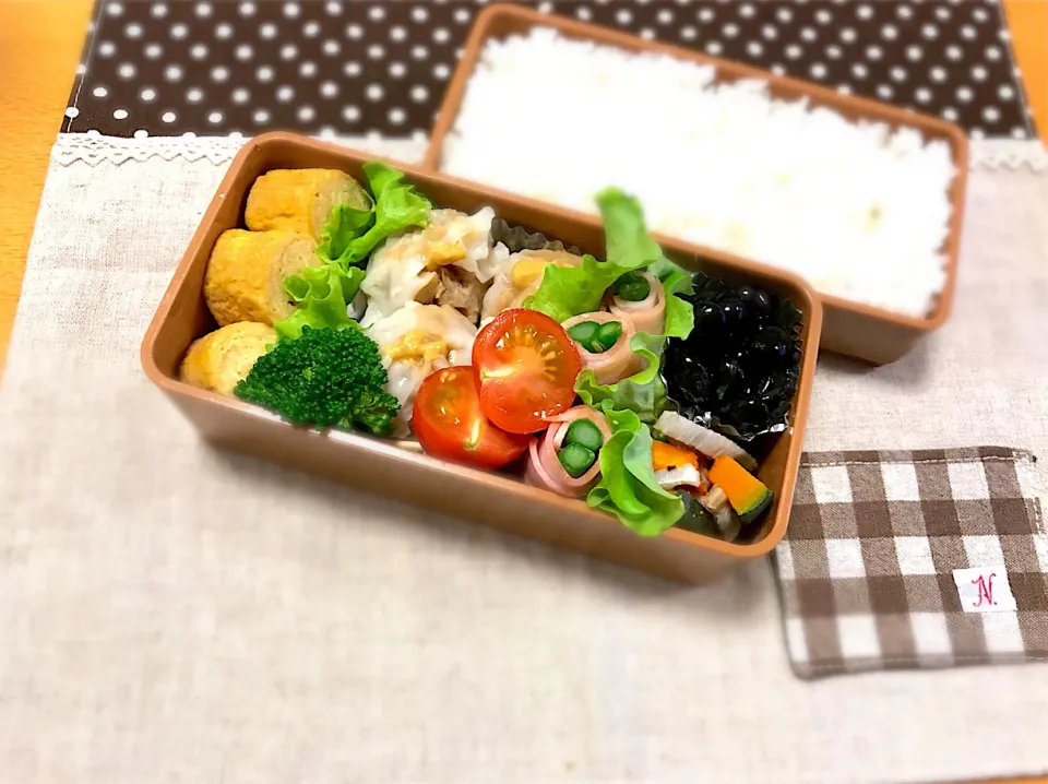 焼売✨🐖
卵焼き🍳
アスパラベーコン巻き🥓
かぼちゃ&蓮根ソテー🎃
黒豆😋
🥦🍅🍚|あやこさん