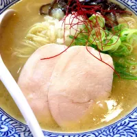 Snapdishの料理写真:濃厚白湯ラーメン|riheyさん