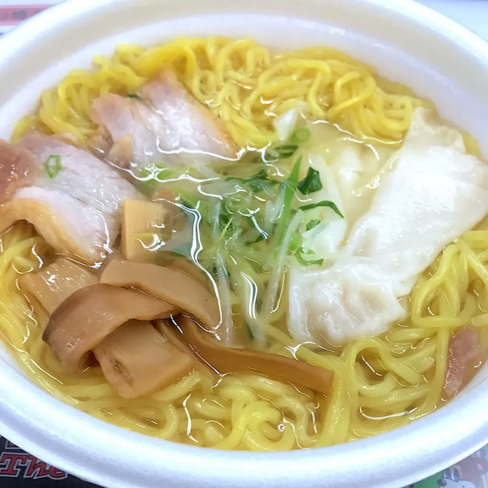 Snapdishの料理写真:海老ワンタン塩らぁ麺(◍•ڡ•◍)❤|いつみさん