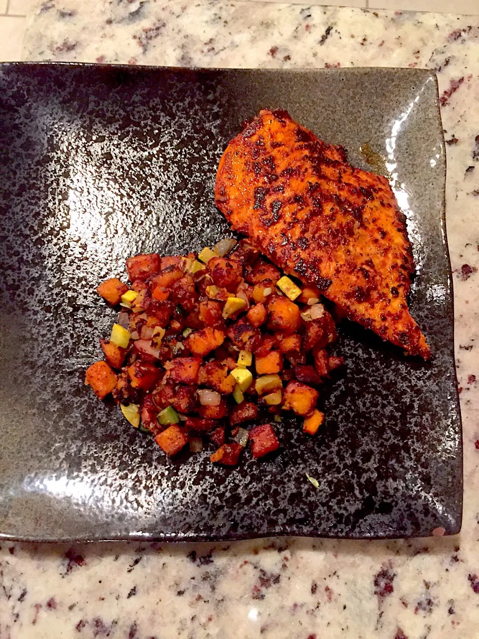 Pan seared chicken breast with sweet potato, zucchini, red bell pepper and red onion hash!|Rafael Pachecoさん