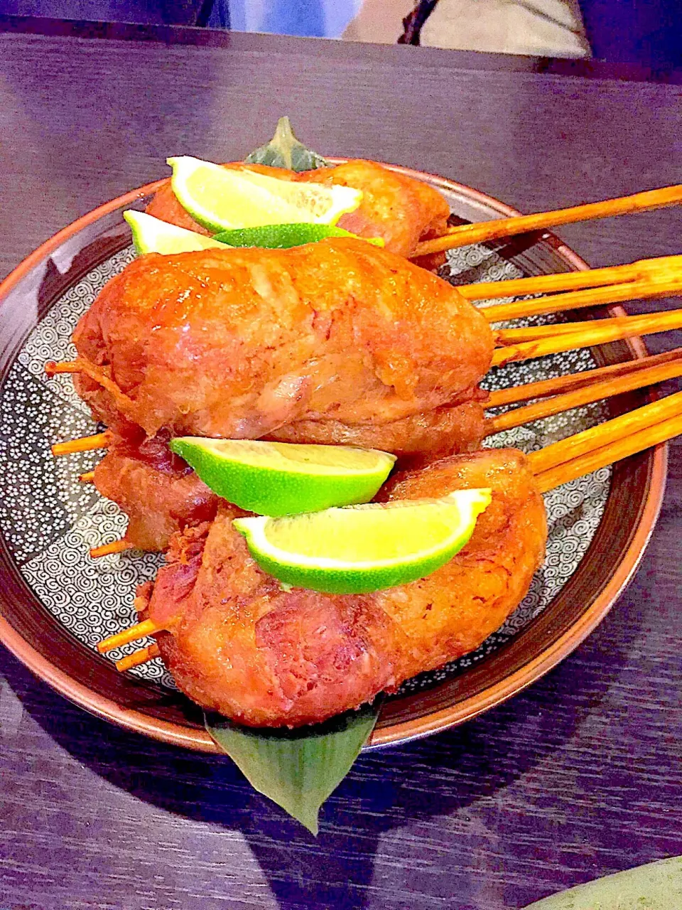 鳥モモ丸丸素揚げ(ギャートルズの肉)|亀戸 養生蕎麦 高のさん