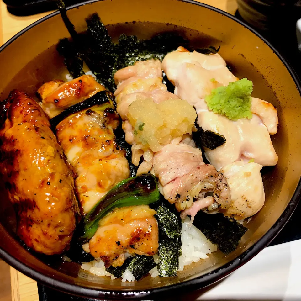 上野、鳥光國の光國丼。焼き鳥丼です❤️|リュカさん