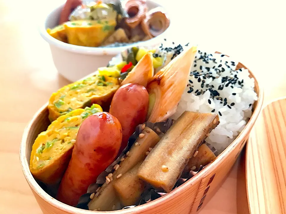 お弁当#ウインナー#ねぎ入りたまごやき#たまごやきおしんこ#ねぎ#酢ごぼう#ランチ#お昼ご飯#曲げわっぱの弁当箱を買いました#これから使うの楽しみ^ ^|えりこ　　　      　　 2016.2.14~さん