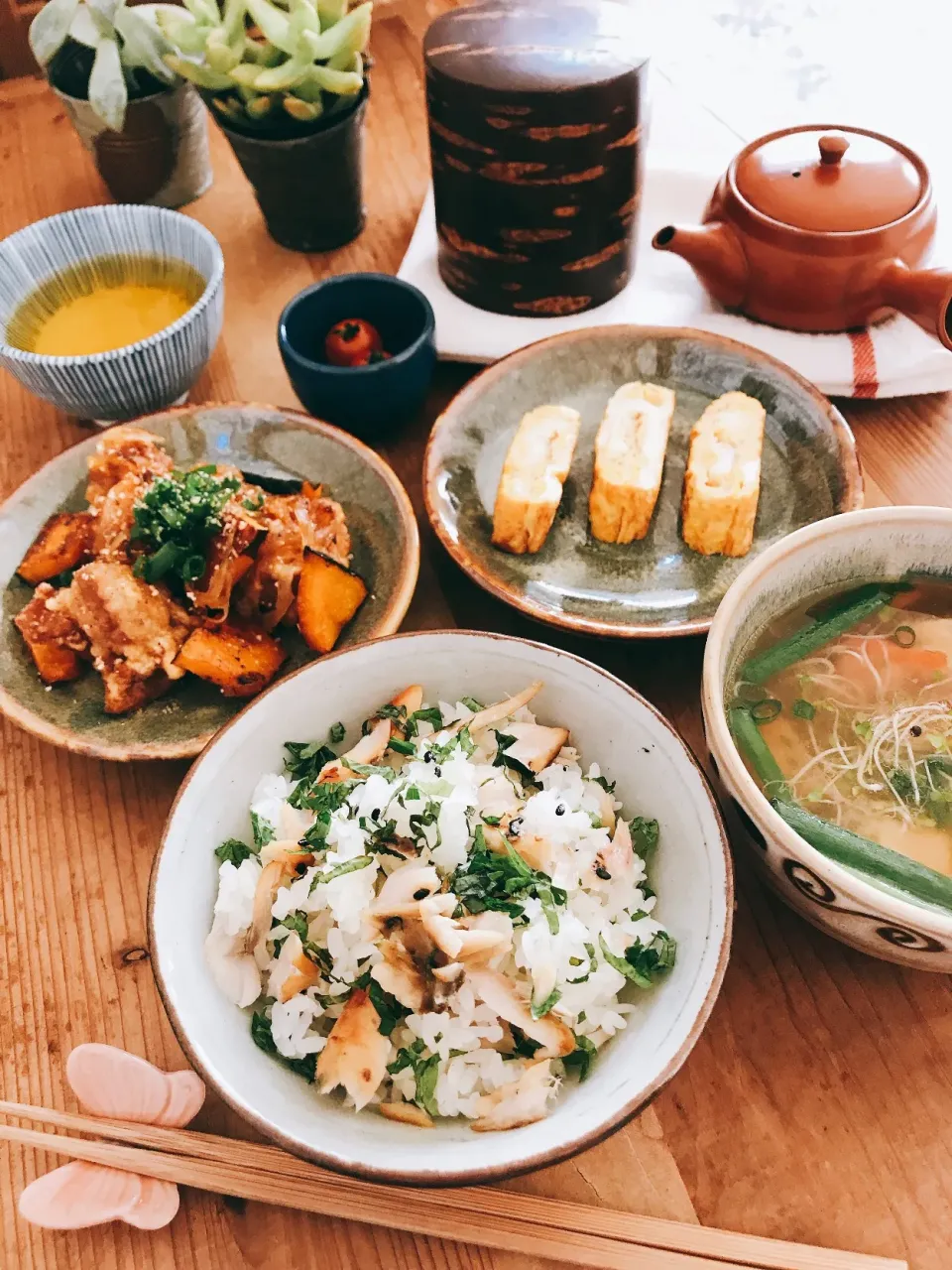 ☆お弁当の残りでお昼ご飯˚✧₊⁎
    塩鯖とシソの混ぜご飯
         唐揚げとカボチャの酢豚風|Mariruさん