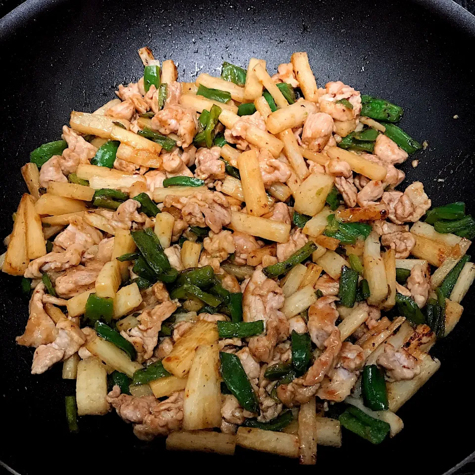 長芋とピーマンと豚肉のオイスターソース炒め😋🍴参考レシピのせてます！|ほのみさん