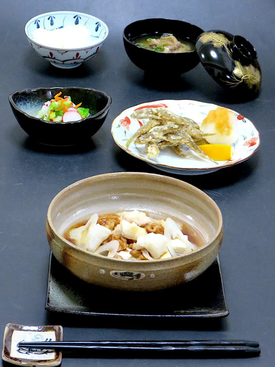 今晩は、おこぜの蒸し物（ 豆腐 餅 胡桃 葱）、コチの唐揚げ 大根おろし、季節の野菜の浅漬け（甘藍、白菜、人参、紅大根、ラディッシュ、柚子）、おこぜの味噌汁、ご飯|akazawa3さん