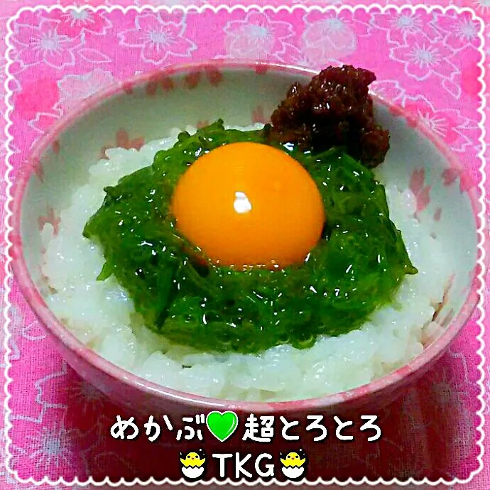 めかぶ超～ねばとろ💚TKG🐣

 #白身と黄身は別々で☝
 #あさイチ で、やってたっけなぁ？？|ひとみんΨ(*´∀｀)Ψさん