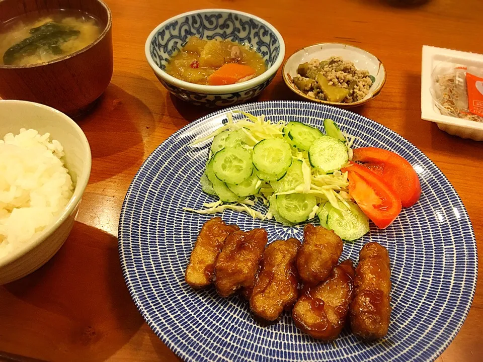 1/24 夕飯♪ 豚ヒレの黒酢豚  味噌汁 大根煮物 茄子と鶏挽肉のうま煮 納豆|ikukoさん