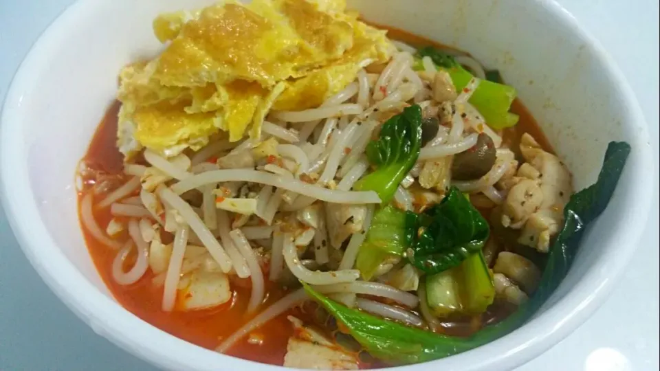 Fried omelette with spicy chicken mushroom noodles soup 😥😍|🌷lynnlicious🌷さん