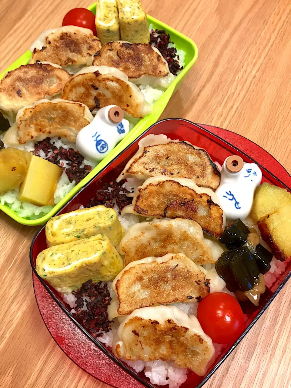 Snapdishの料理写真:2018.1.25 餃子弁当〜⛄ タッパーのお弁当!!  #高2弁当  #中2弁当  #のっけ弁  #餃子弁当|mari-pさん