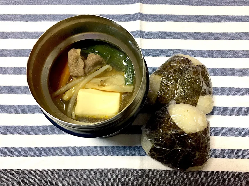 モツ鍋の素で豚鍋ポット弁当、昆布のおにぎり|jackybeanさん