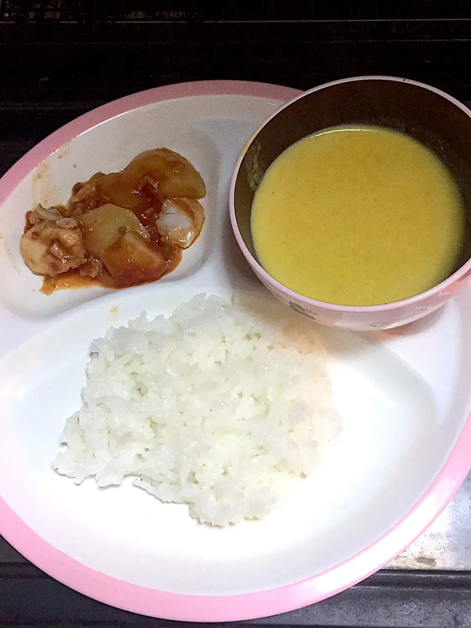 Snapdishの料理写真:離乳食 夜
・ごはん
・タラとじゃがいものトマト煮
・かぼちゃの豆乳ポタージュ
・りんご(写真無し)|ぺろたんさん