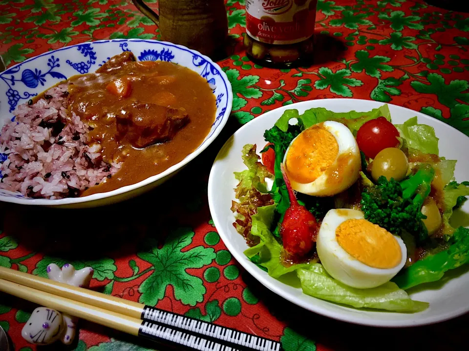 Snapdishの料理写真:カレー🍛サラダ|keikoさん