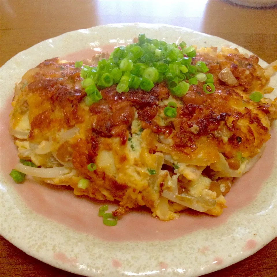 納豆ともやしのオムレツの様なお好み焼き風💛もち麦もね〜🤗💕|まいりさん