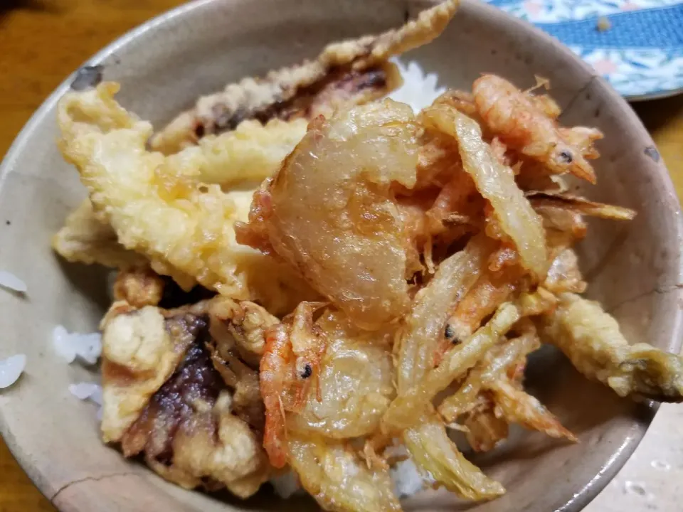 海老のかき揚げ入れて天丼に|Morito Kamiyaさん