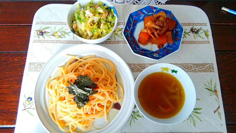 1月４日　おばあちゃんにご飯を作ろう会　たらこパスタ　豚バラと大根の煮物　白菜サラダ　玉ねぎとにんじんのスープ|いもこ。さん