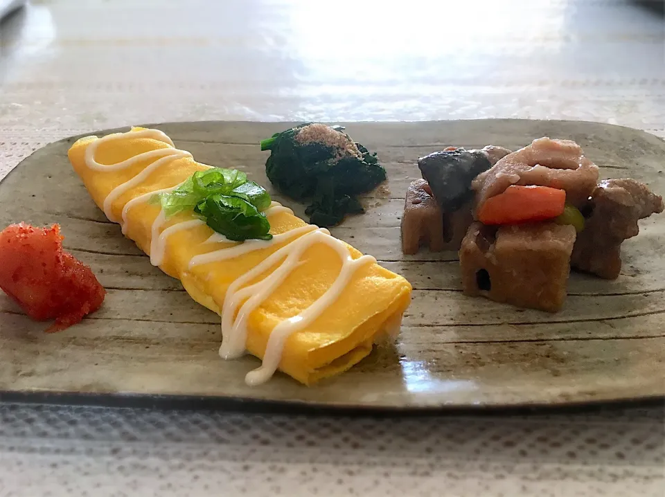 Snapdishの料理写真:だし巻きと筑前煮の朝ごはん|tomoさん