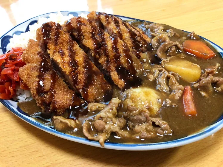 カツカレー🍛ゴーゴーカレー風🦍 揚げてる様子は↓インスタにて🎥|ガク魁‼︎男飯さん