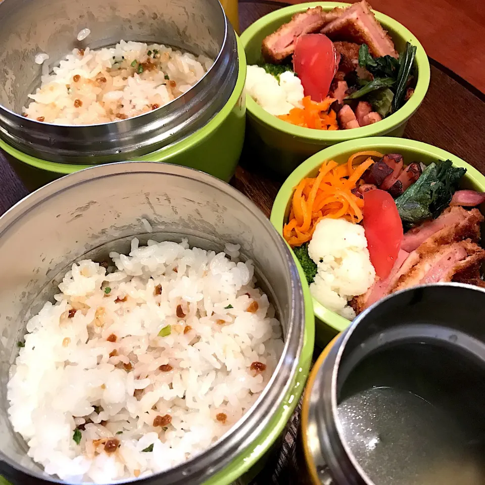 今日のお弁当🍱
ハムカツ弁当
外はまた雪が積もってます☃️
足元気をつけて転ばないでね
寒い中 お疲れ様
金曜日、元気出して
いってらっしゃい👋😊|mokoさん