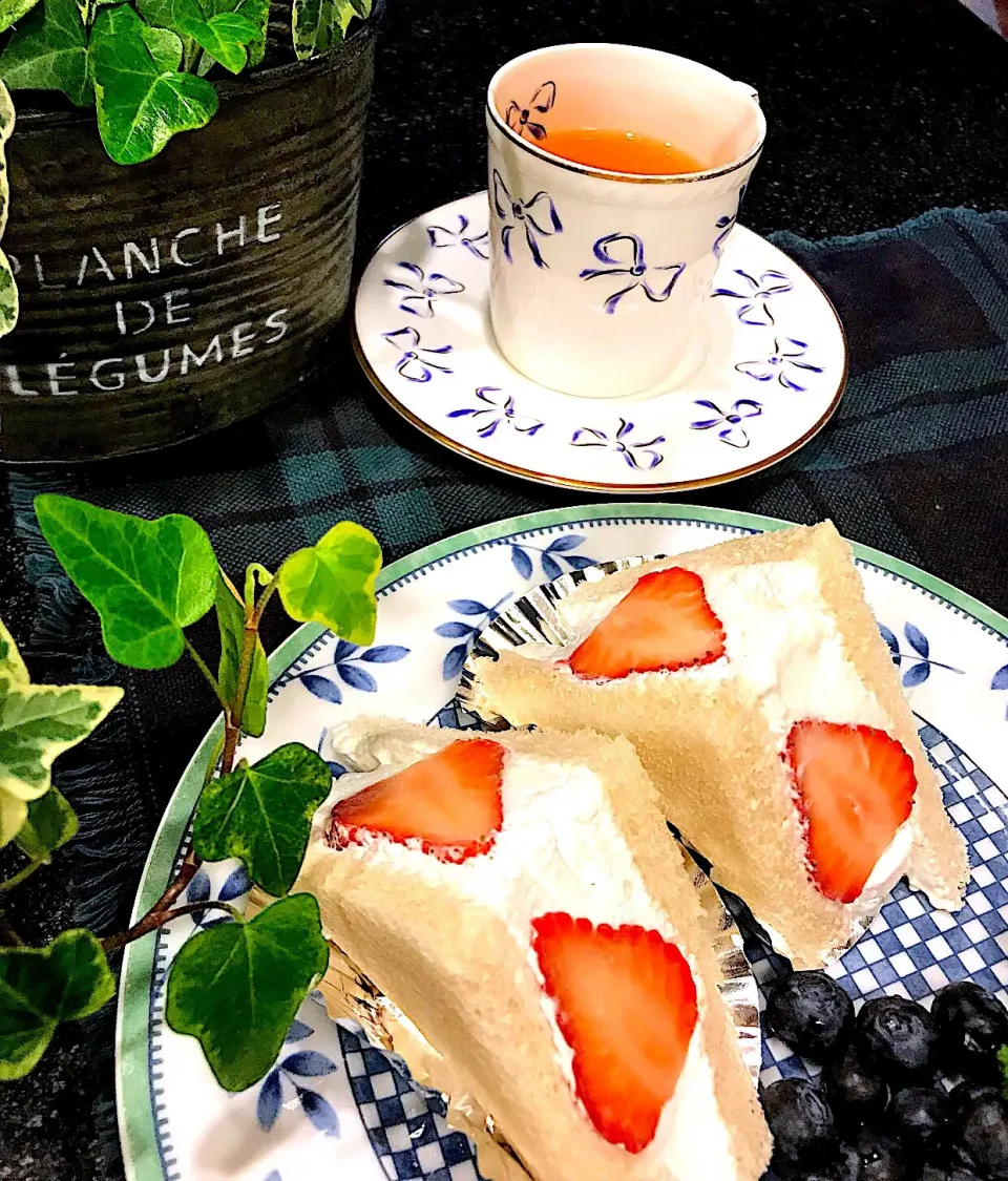 朝からスィーツ
いちごサンドイッチ🍓🥪🍓|シュトママさん