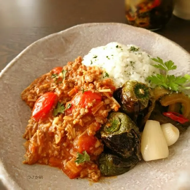 山本真希さんのミニトマトとエノキのキーマカレー👳|うさかめさん