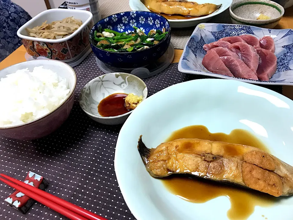 Snapdishの料理写真:なめたガレイの煮付けとトロ鰹の刺身|ぴーまんさん