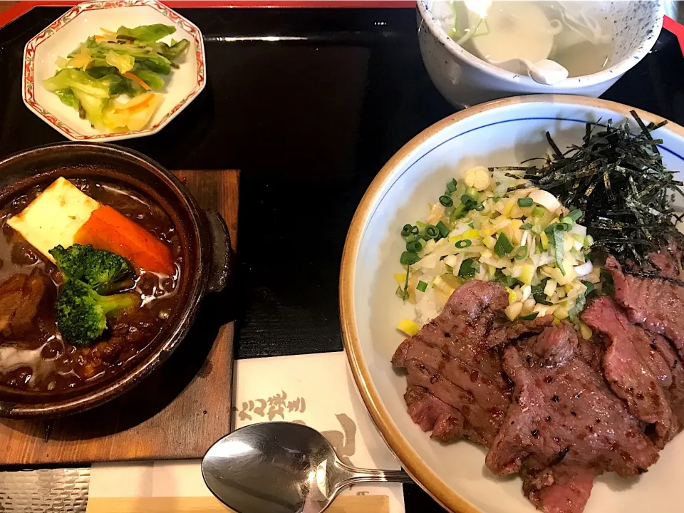 ねぎ塩牛たん丼とたんシチュー定食|LiNxさん