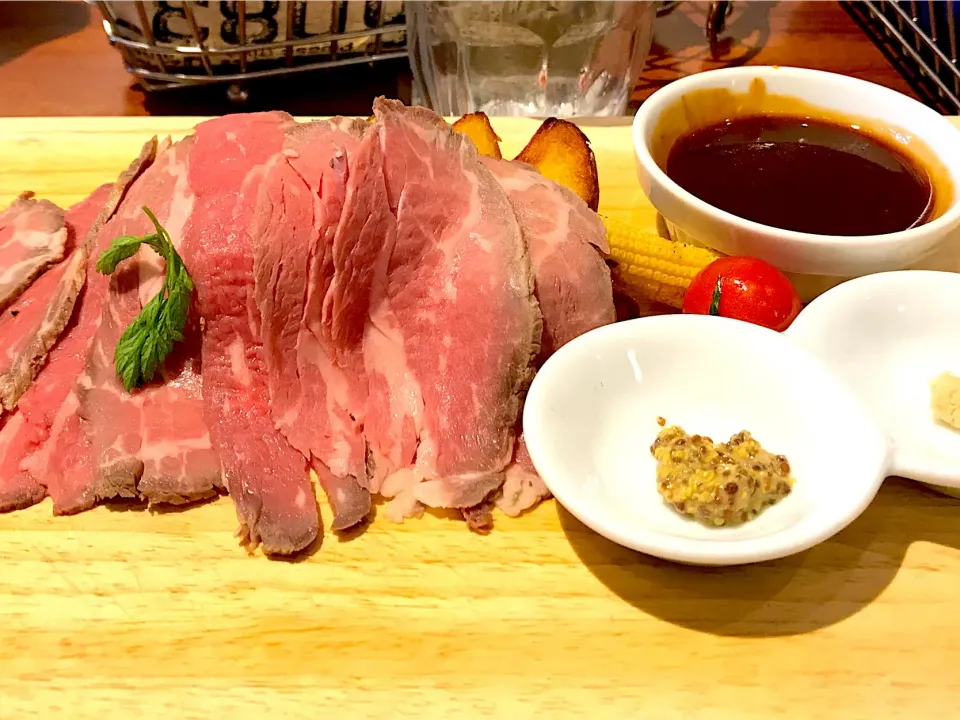 Beef 🥩 for dinner 🍴 + Bread 🍞 eat all you can|Food Gardenさん