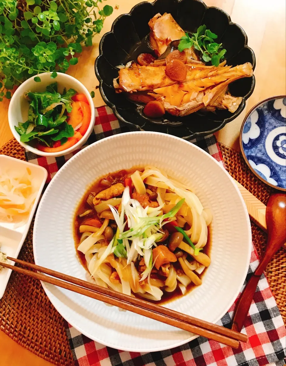 Snapdishの料理写真:おでんの残りスープでカレーうどん✩︎⡱|yukikiさん