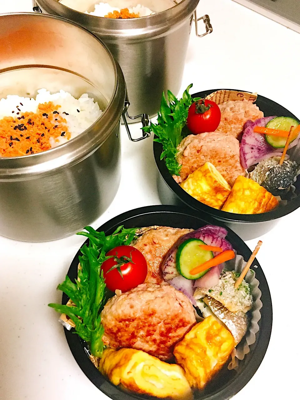 Snapdishの料理写真:ハンバーグと鰯パン粉焼き弁当(o^^o)|デコさん