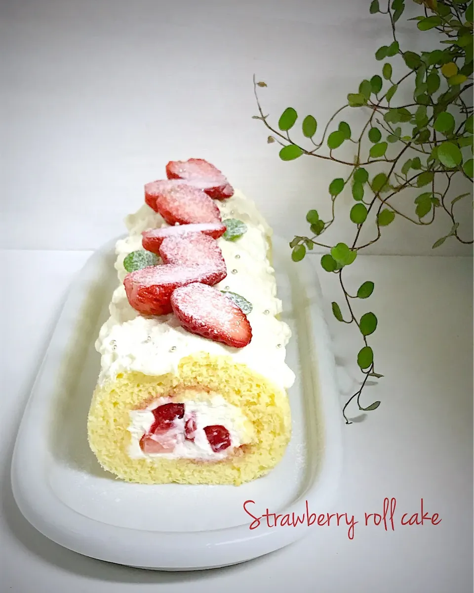 Snapdishの料理写真:苺のロールケーキ🍓

#苺の季節#ロールケーキ#苺のロールケーキ|nononkoさん