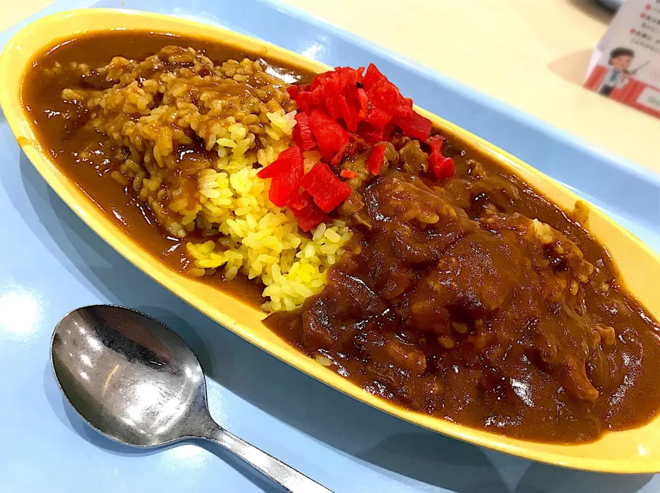 昨日の某家電メーカー社食のバイキングカレーはなんと！ターメリックライスでしたわ✨|にゃあ（芸名）さん