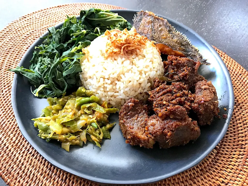 Snapdishの料理写真:Nasi padang|yeni kartikasariさん