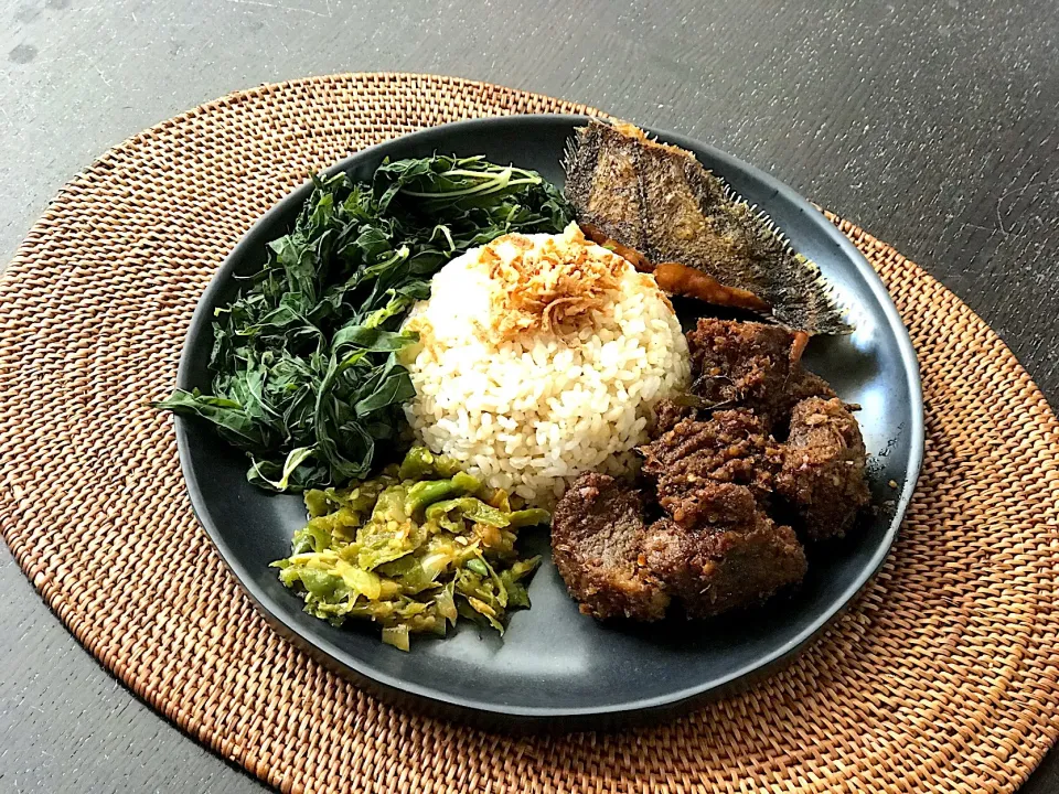 Nasi padang|yeni kartikasariさん