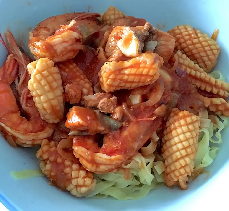 Skinny mee pok with an improvised seafood marinara sauce|Ong Sor Fernさん