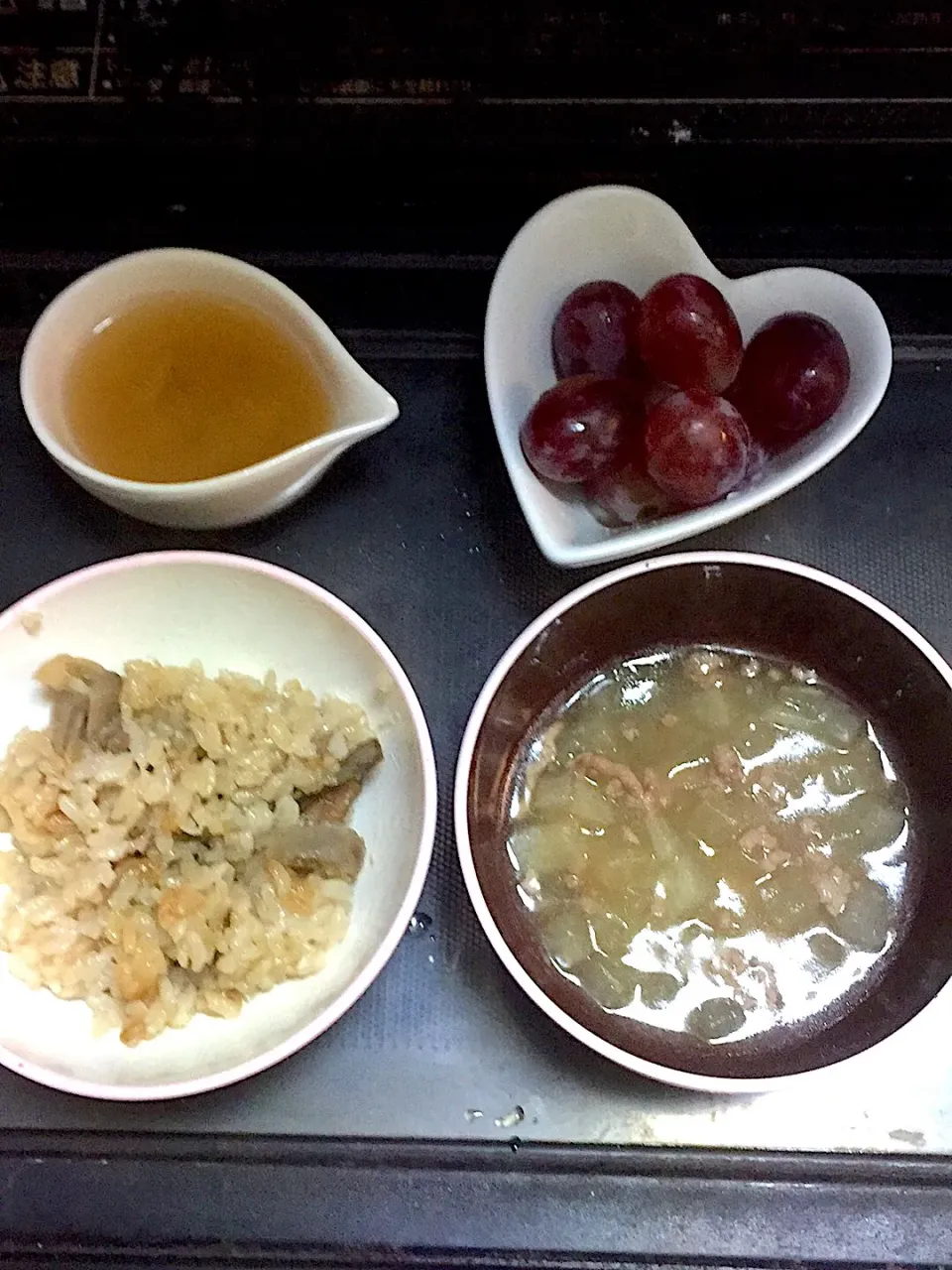 Snapdishの料理写真:離乳食 夜
・鶏ごぼうの炊き込みご飯
・麻婆大根
・キャベツのお味噌汁
・ブドウ|ぺろたんさん