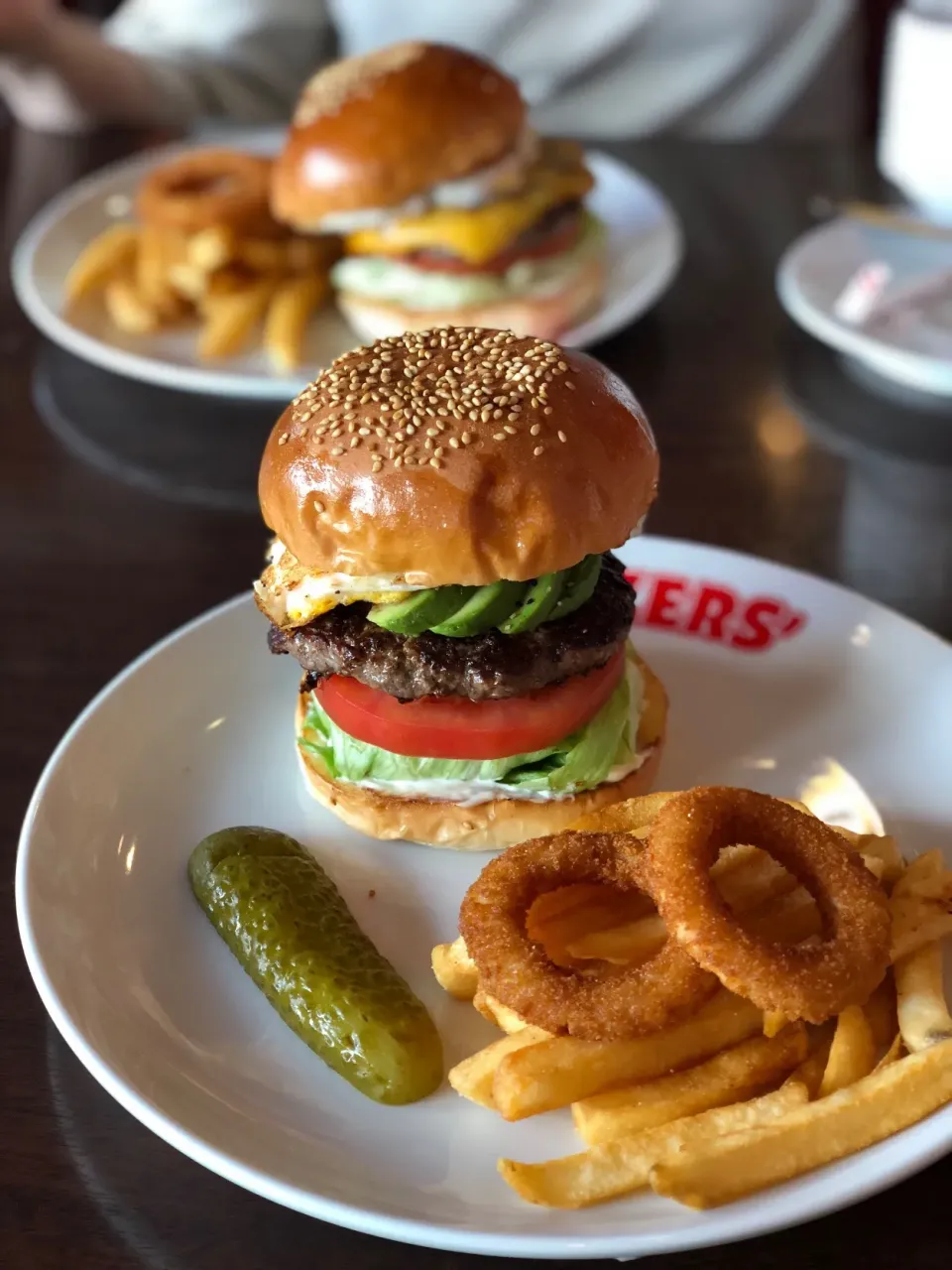 アボカドエッグバーガー🥑🍔|Makigelinaさん