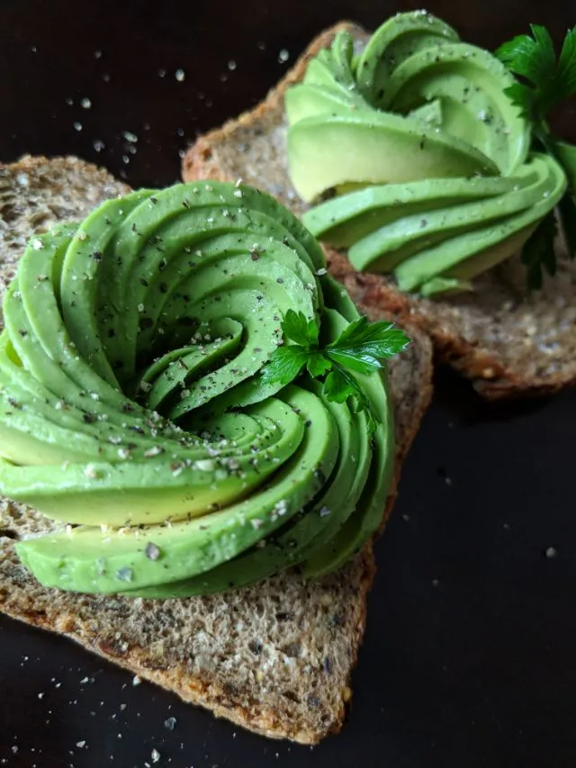 avocado toast|paulaさん