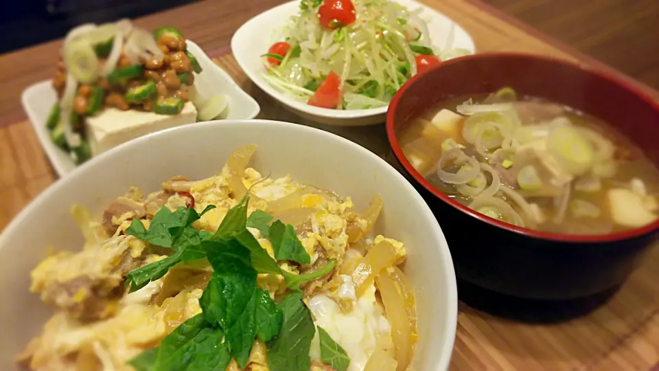 親子丼&ﾓﾂ煮～
の晩ごはん✨|kaz(*･ω･)さん