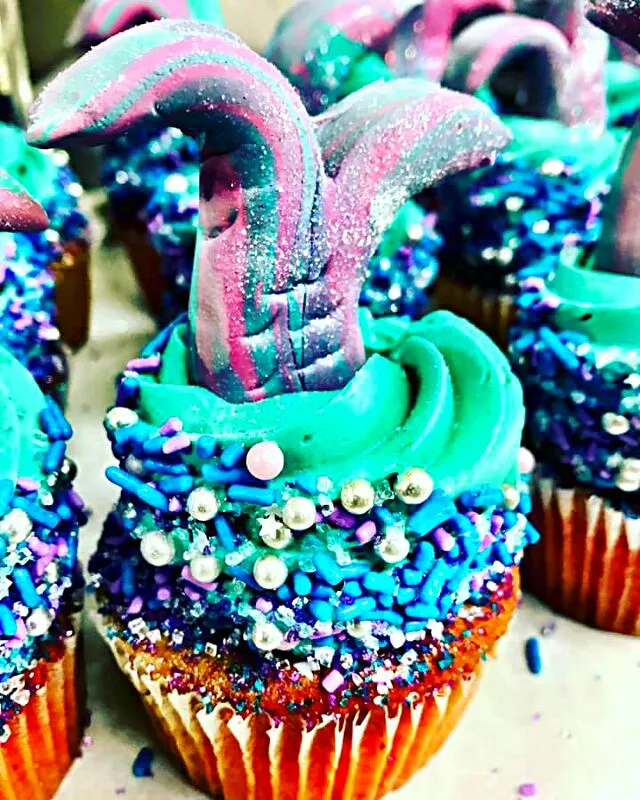 Snapdishの料理写真:mermaid cupcakes|CHUENCHAIさん