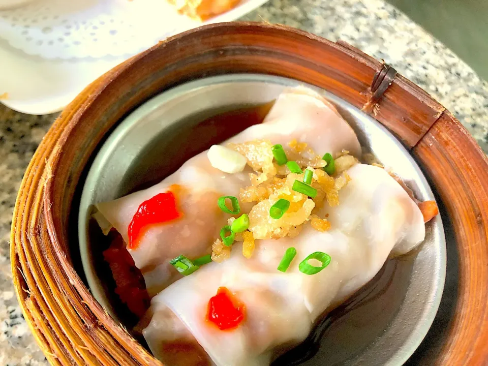 Steamed Cheung Fun Rice Noodle Roll with BBQ pork@Hong Kong Noodle, BKK|Chalinee Kalyanamitraさん