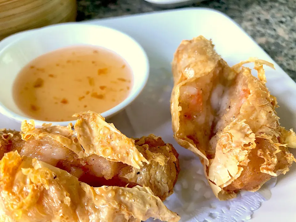 Deep Fried Tofu Skin Rolls with Shrimps @Hong Kong Noodle, BKK.|Chalinee Kalyanamitraさん