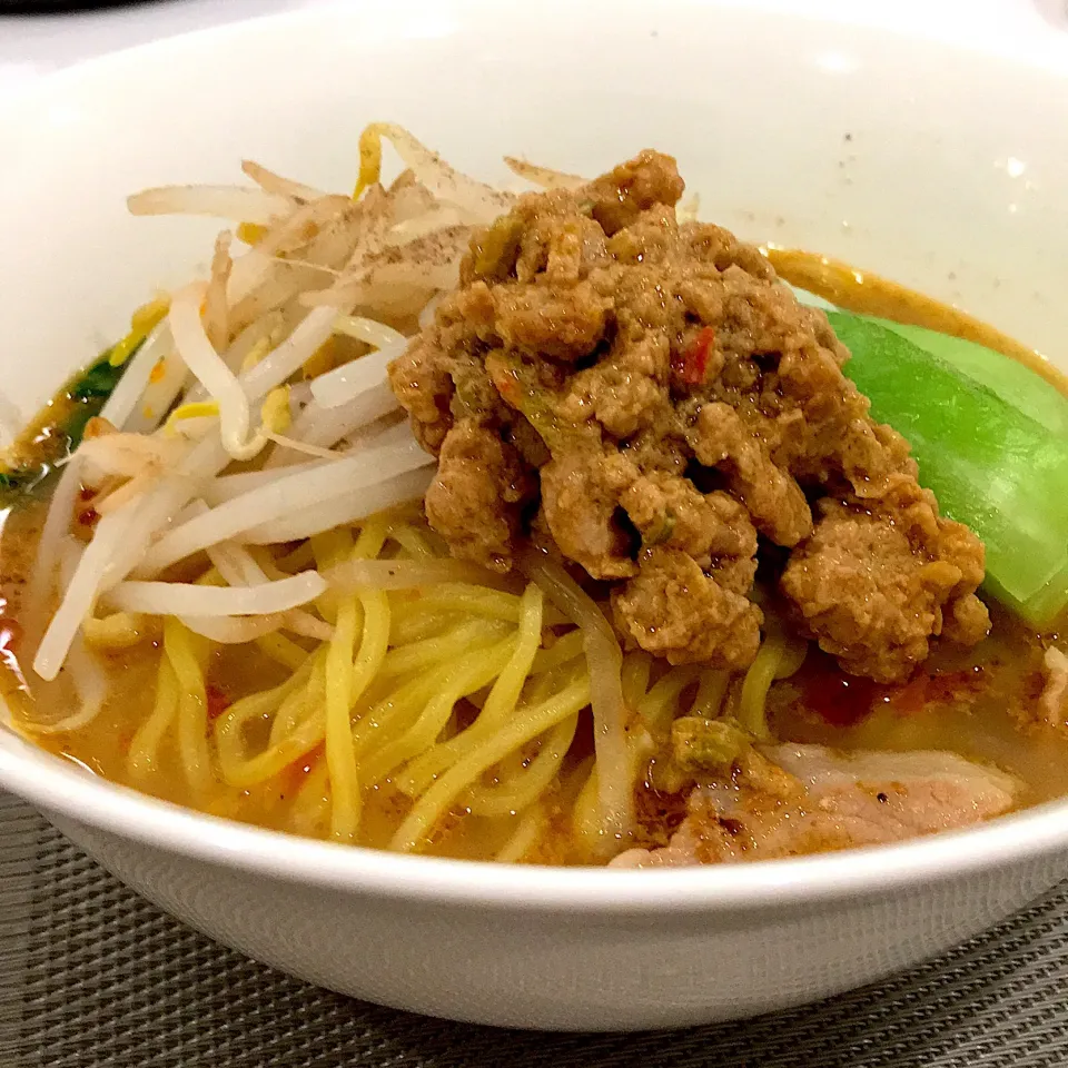 さくら🐼🌸さんの料理 もやしと豚バラのこくうまゴマ味噌スープ◡̈♥︎肉味噌のせ|ケイさん