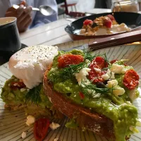 Snapdishの料理写真:Avocado heaven with poached egg  🥑🍳🍅🥑🍳🍅🥑🍳|Aliceさん