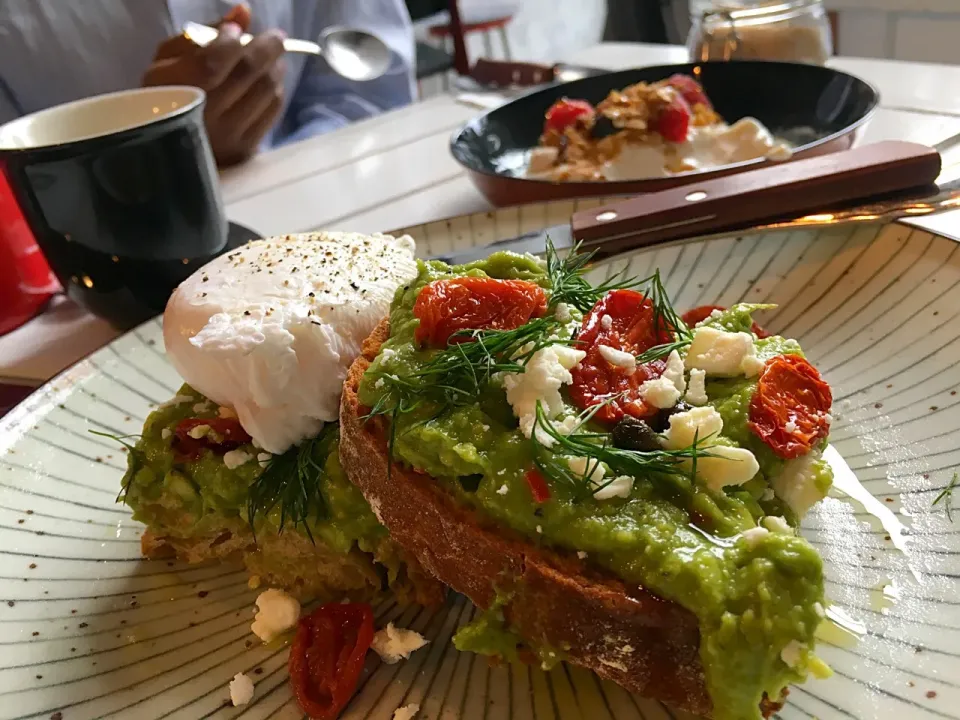 Avocado heaven with poached egg  🥑🍳🍅🥑🍳🍅🥑🍳|Aliceさん