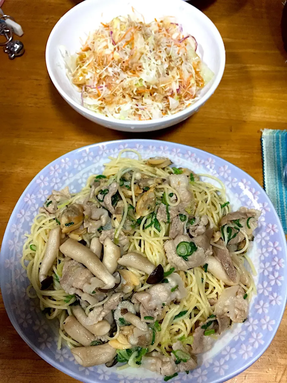 豚バラとアサリとシメジの和風パスタ*\(^o^)/*サラダ🥗|すかラインさん