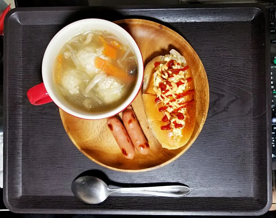 Snapdishの料理写真:今日の朝ごはん

#生姜スープ
#たまごパン
#ウインナー

 #もとずきっちん|やまもとさん