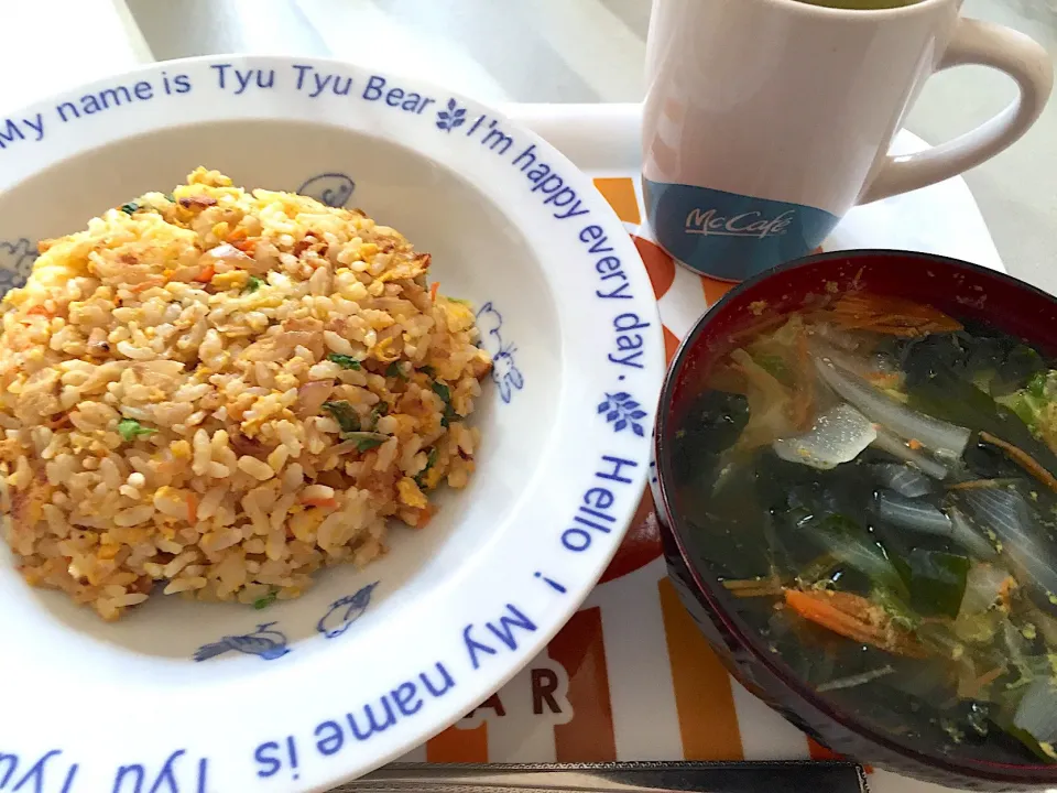 Snapdishの料理写真:ホッと一息 セロリとちくわと白菜の炒飯ランチ🥄|にゃふてんさん