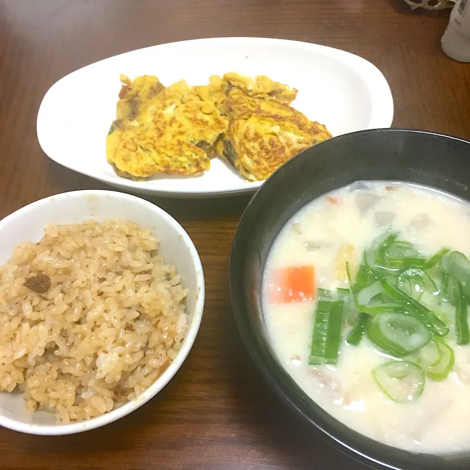 粕汁、牛ゴボウ混ぜご飯、卵焼き(セロリのきんぴら入り)|星猫さん