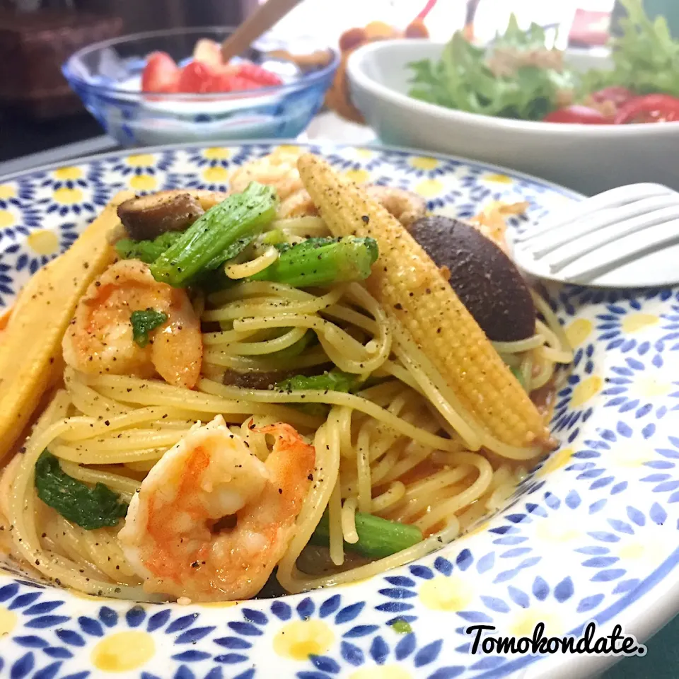 菜の花と海老のトマトソースパスタ🍝♡|🇯🇵ともこちゃん。さん